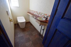 アンティークな雰囲気を出しているトイレの手洗い。