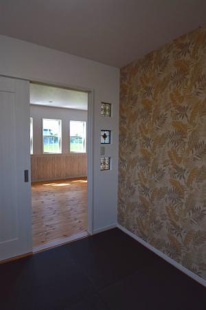 和室の袖壁にステンドグラスを入れて、より明るい空間に(^^)