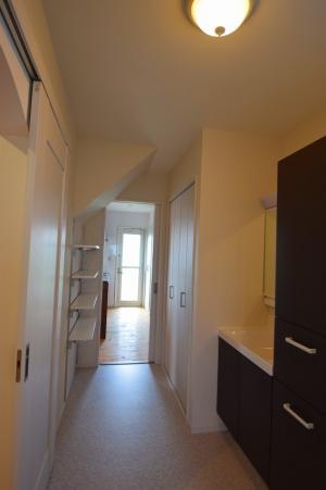 キッチンから直接、洗面室に行ける動線で、ママもストレスフリー♪