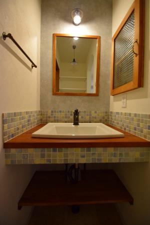 お気に入りのタイルを水返しに使ったオリジナル洗面化粧台♪