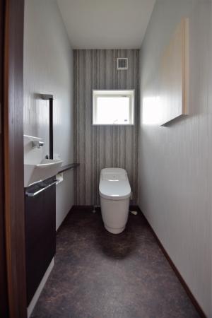 モダンでスタイリッシュなトイレ空間