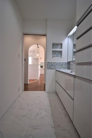 キッチンから洗面室へ行ける家事動線バツグンの間取り☆