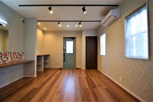 女性らしい優しく落ち着いたサロンで、お客様もリラックス。