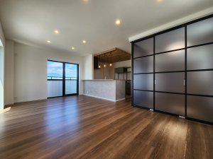 透ける素材で抜け感を演出