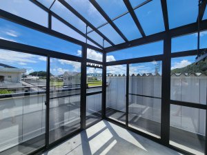 広いベランダにサンルーム